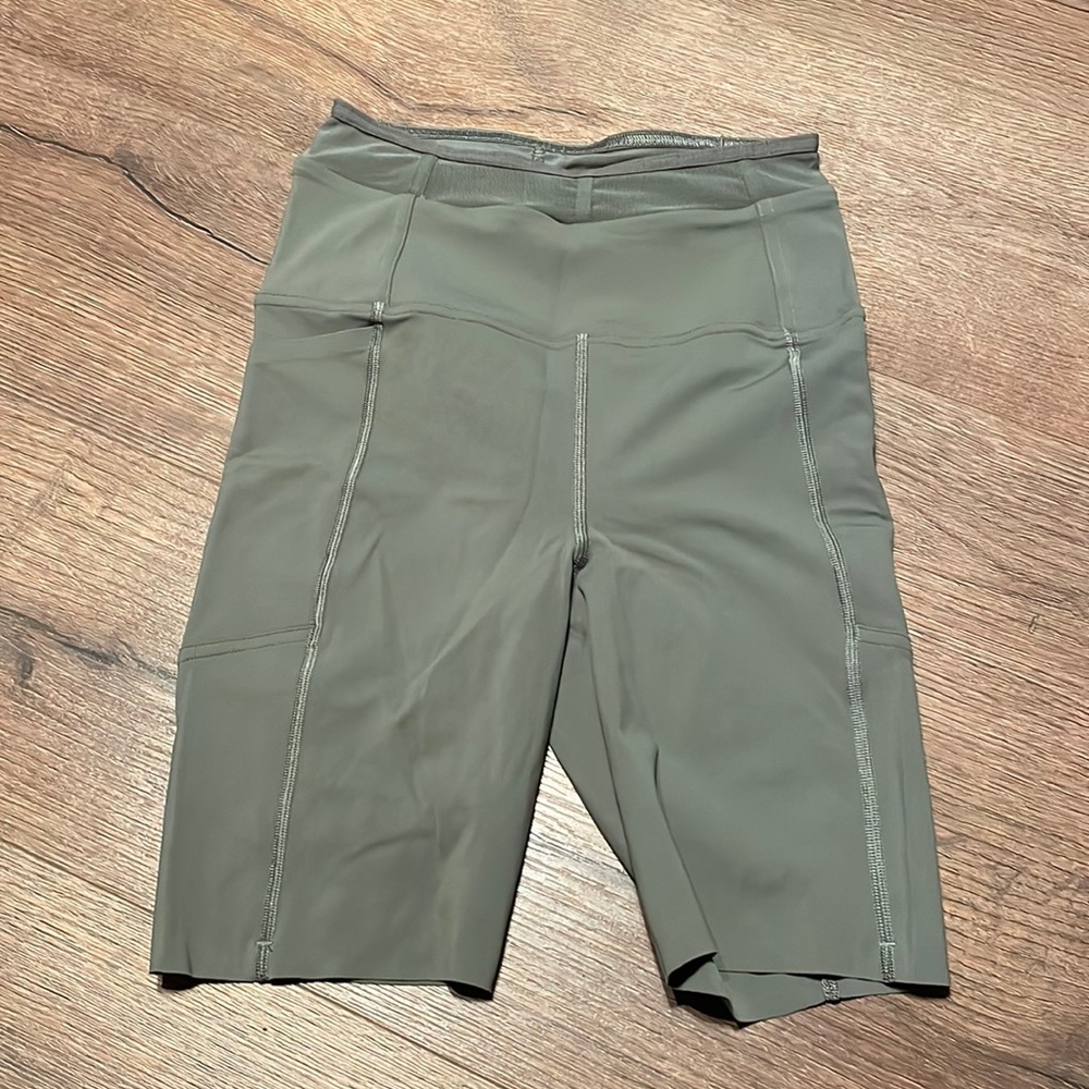 Femme force super high rise biker short sz 4 olive green